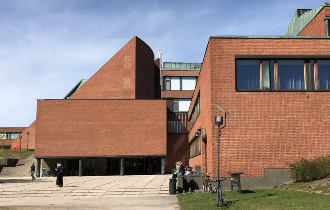 Arkitekten och formgivaren Alvar Aalto har designat och skapat större delen av campus på Aalto-universitetet utanför Helsingfors.
