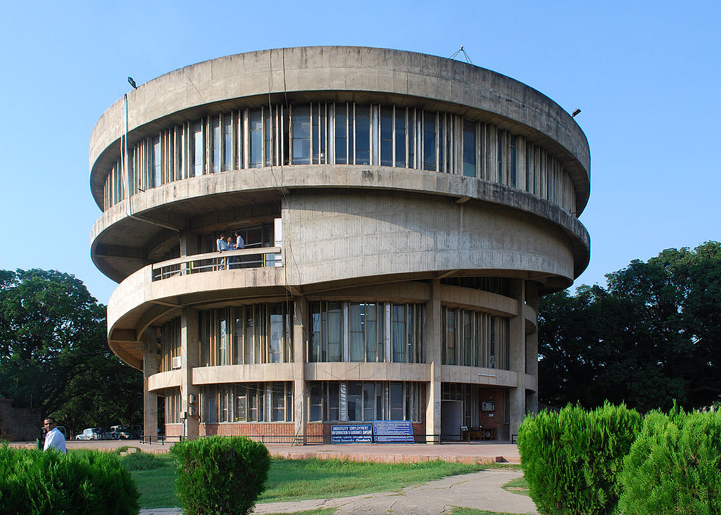 Brutalistisk byggnad, Panjab University